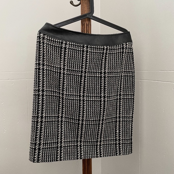 Dark academia Women’s Size 6 houndstooth / knee length wool blend Pencil Skirt - Picture 1 of 10